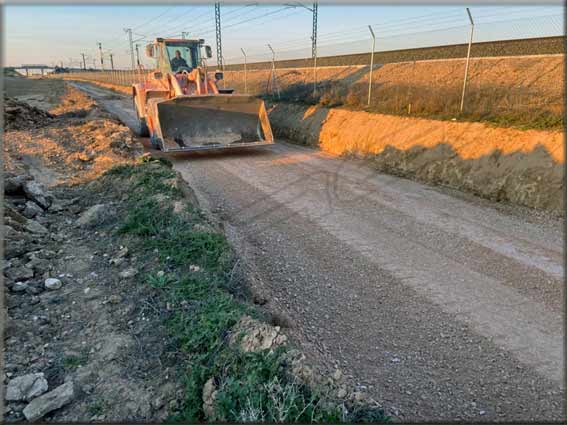 Pala cargadora en camino