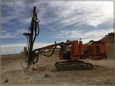 maquina perforando voladuras